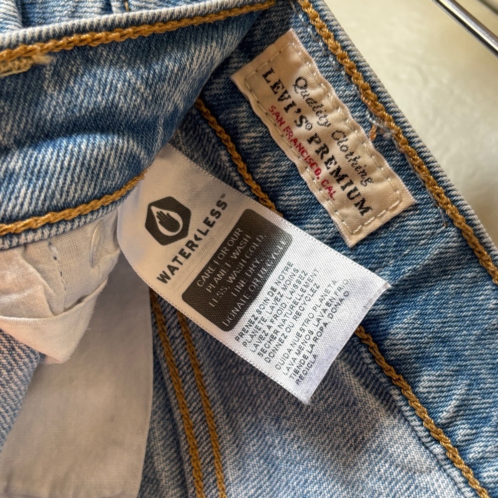 Levi's Ribcage Blue Distressed Jeans - Picture 4 of 6